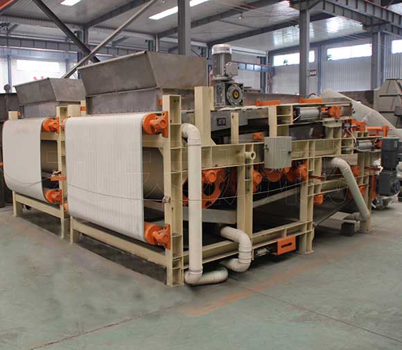 薯渣帶式脫水機(jī)設(shè)備圖